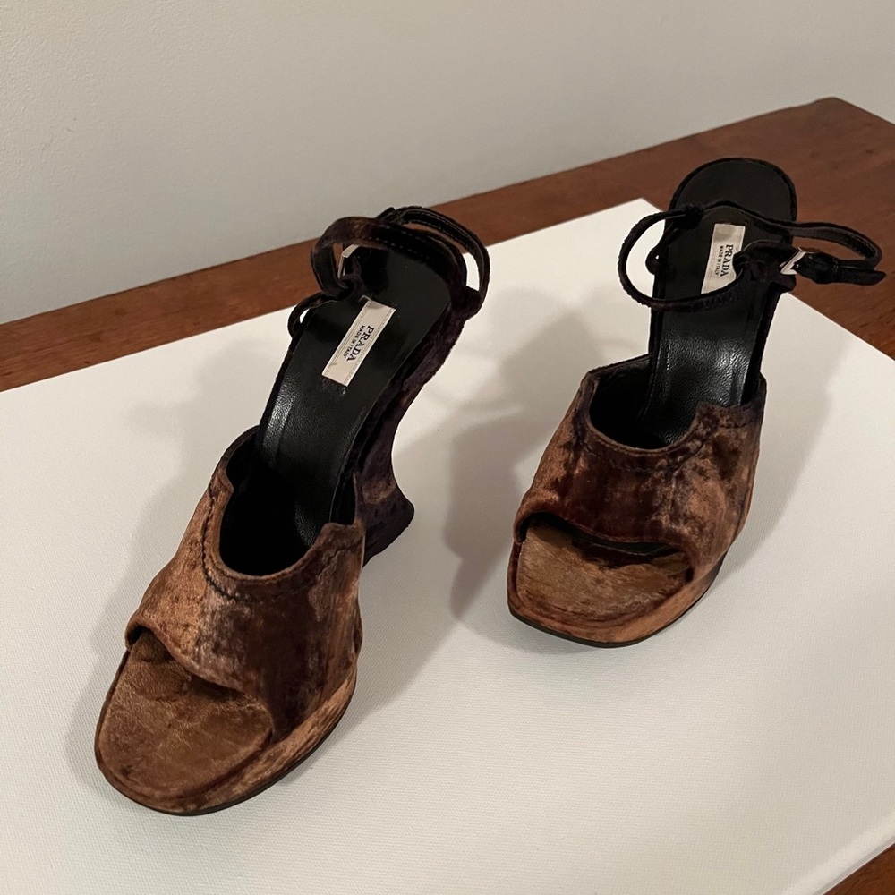 (IT 37) Fab velvet Prada wedge heel - Picture 2 of 8